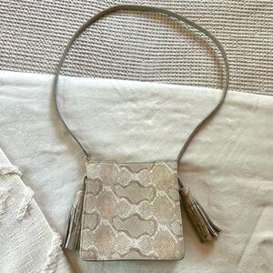 Kelly Wynne Cream snakeskin print Women's purse